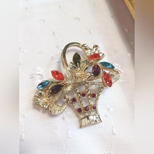 Vintage flower basket brooch with rhinestones and pearls